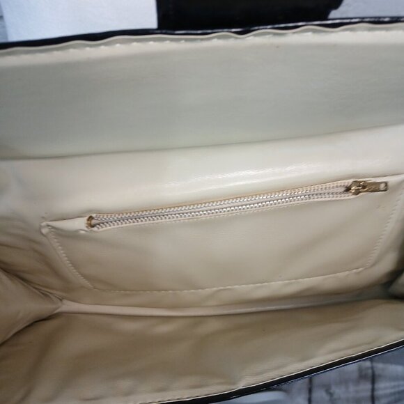 VINTAGE BLACK PATENT LEATHER WOMENS HANDBAG, CHAIN SHOULDER STRAP - Picture 6 of 8